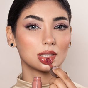 ملمع الشفاه بلون البرقوق - الصورة 3